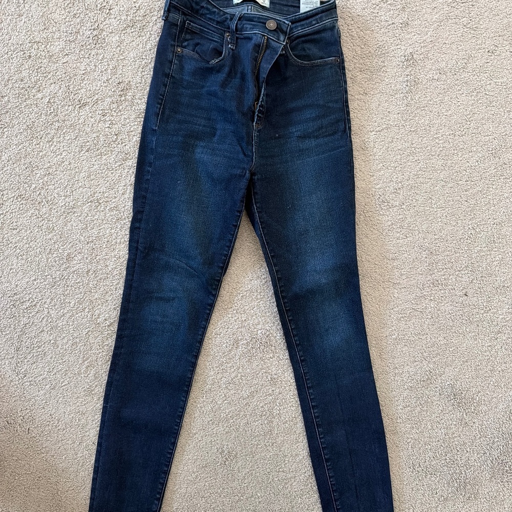Abercrombie & Fitch The Super Skinny High Rise Jean
